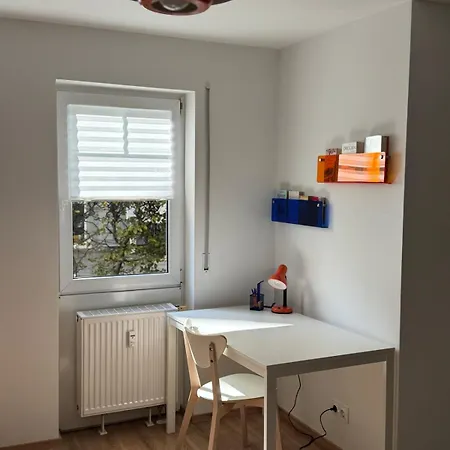Apartman Vibrantapt - Ruhig & Modern - 15 Min Ins Zentrum - Kueche - Privatparkplatz - Schnelles Wlan - Terrasse